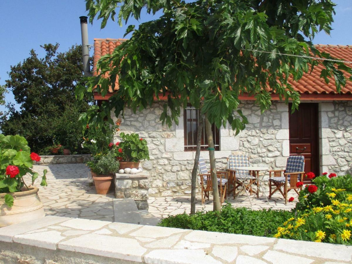 Willa Stone House In A Quiet Landscape, Leonidion Zewnętrze zdjęcie